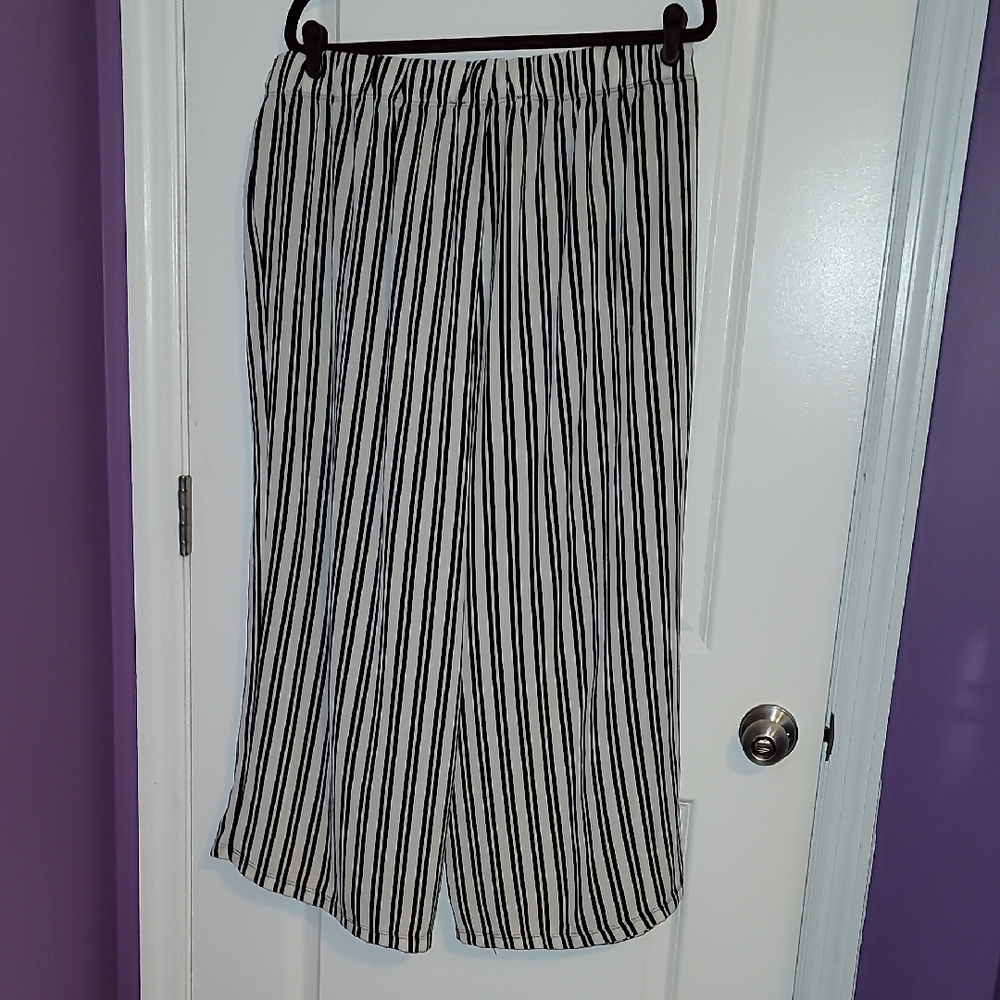 Ashley Stewart Black and White Wide Leg Pants Sz: 24 - Picture 4 of 4